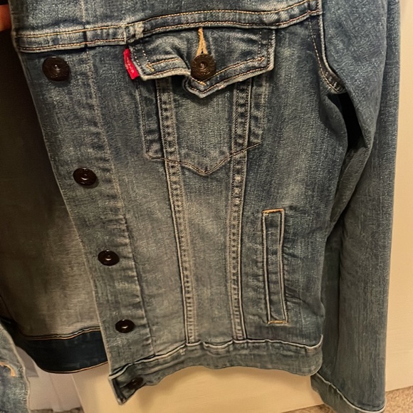 Levi’s Denim Jacket - Picture 4 of 4